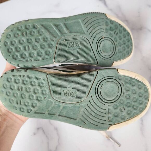 Zara boys size 1 in play condition athletic sporty lace up sneakers white green - Picture 6 of 6